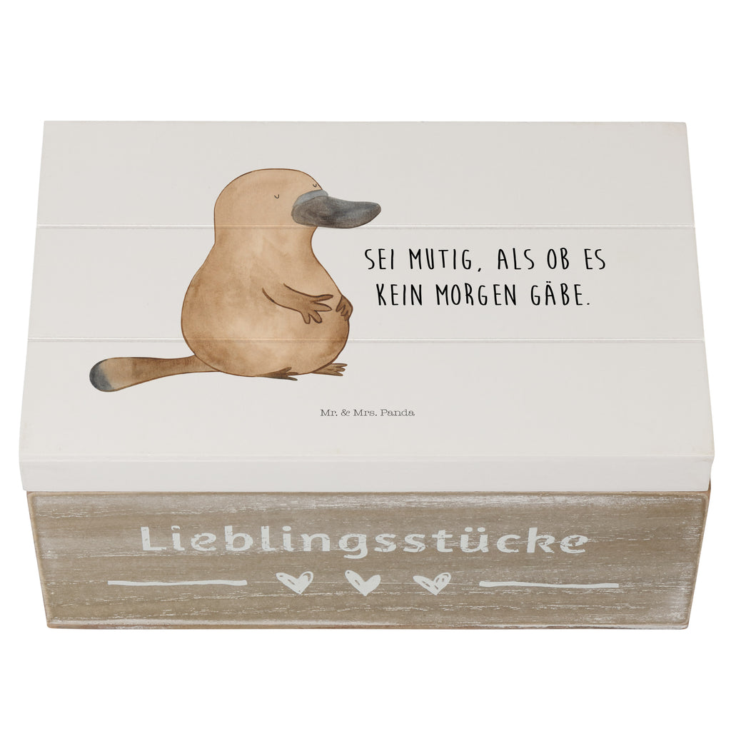Holzkiste Schnabeltier mutig Holzkiste, Kiste, Schatzkiste, Truhe, Schatulle, XXL, Erinnerungsbox, Erinnerungskiste, Dekokiste, Aufbewahrungsbox, Meerestiere, Meer, Urlaub, Schnabeltier, Mut, mutig, Lebensweisheit, Schnabeltiere, Motivation, Training, Büro, Arbeit, Neuanfang, Neustart, Weltreise, Raodtrip