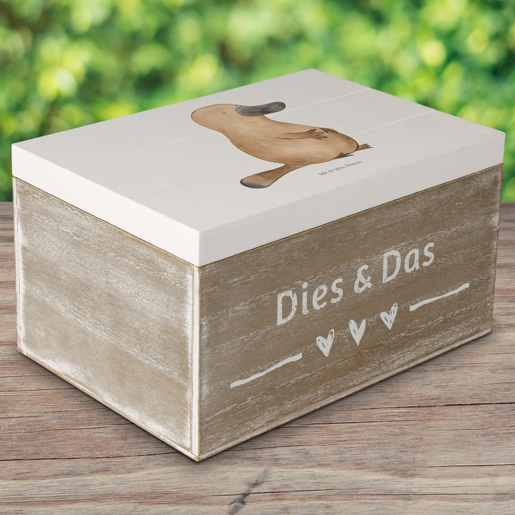 Holzkiste Schnabeltier mutig Holzkiste, Kiste, Schatzkiste, Truhe, Schatulle, XXL, Erinnerungsbox, Erinnerungskiste, Dekokiste, Aufbewahrungsbox, Meerestiere, Meer, Urlaub, Schnabeltier, Mut, mutig, Lebensweisheit, Schnabeltiere, Motivation, Training, Büro, Arbeit, Neuanfang, Neustart, Weltreise, Raodtrip