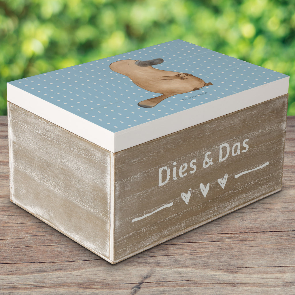 Holzkiste Schnabeltier mutig Holzkiste, Kiste, Schatzkiste, Truhe, Schatulle, XXL, Erinnerungsbox, Erinnerungskiste, Dekokiste, Aufbewahrungsbox, Meerestiere, Meer, Urlaub, Schnabeltier, Mut, mutig, Lebensweisheit, Schnabeltiere, Motivation, Training, Büro, Arbeit, Neuanfang, Neustart, Weltreise, Raodtrip