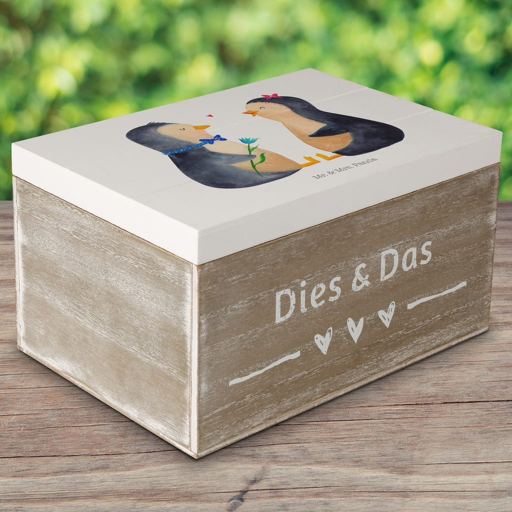 Holzkiste Pinguin Pärchen Holzkiste, Kiste, Schatzkiste, Truhe, Schatulle, XXL, Erinnerungsbox, Erinnerungskiste, Dekokiste, Aufbewahrungsbox, Pinguin, Pinguine, Liebe, Liebespaar, Liebesbeweis, Liebesgeschenk, Verlobung, Jahrestag, Hochzeitstag, Hochzeit, Hochzeitsgeschenk, große Liebe, Traumpaar