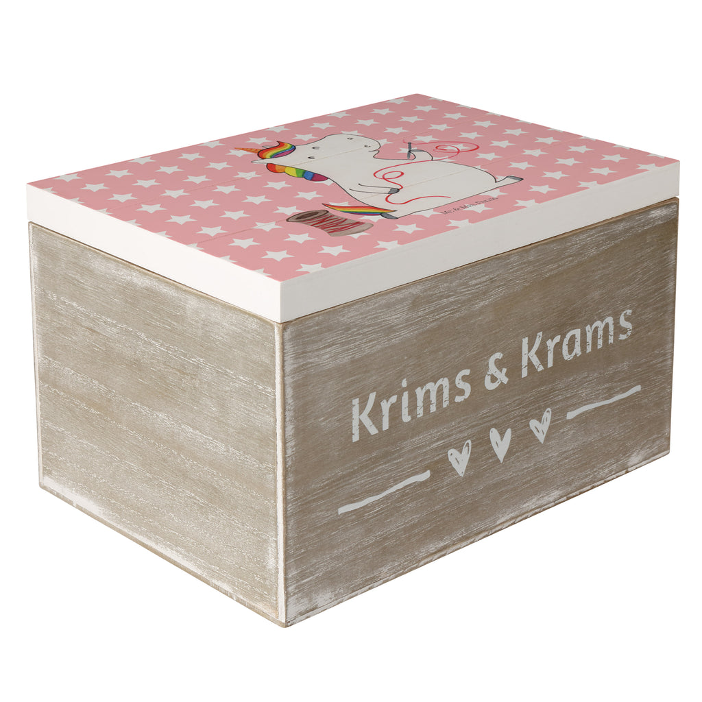 Holzkiste Einhorn Näherin Holzkiste, Kiste, Schatzkiste, Truhe, Schatulle, XXL, Erinnerungsbox, Erinnerungskiste, Dekokiste, Aufbewahrungsbox, Einhorn, Einhörner, Einhorn Deko, Pegasus, Unicorn, Näherin, nähen, Mädchen, Freundin, Häkeln, Stricken, basteln, Nähzimmer