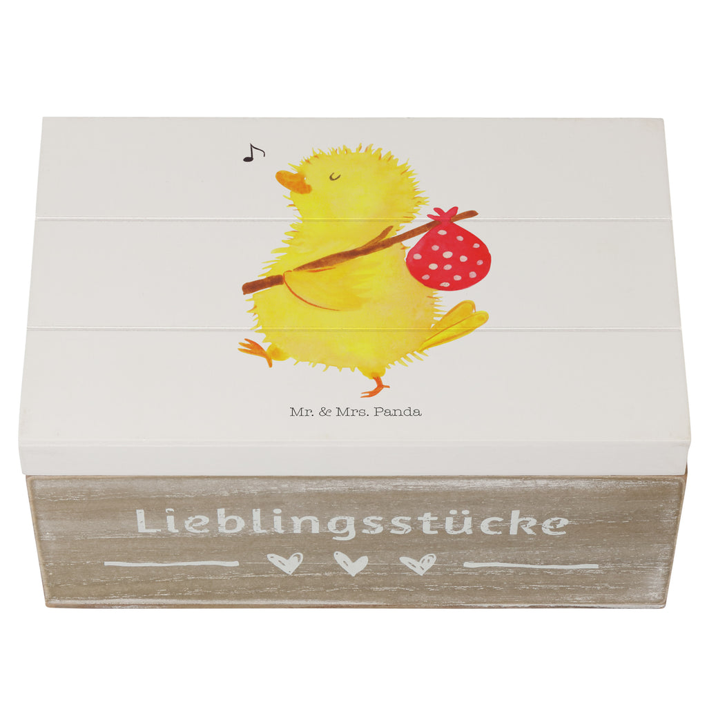 Holzkiste Küken Wanderer Holzkiste, Kiste, Schatzkiste, Truhe, Schatulle, XXL, Erinnerungsbox, Erinnerungskiste, Dekokiste, Aufbewahrungsbox, Ostern, Osterhase, Ostergeschenke, Osternest, Osterdeko, Geschenk zu Ostern, Küken, Osterei, Ostereier, Ei, Frühlingsgefühle, Freude, Grüße, liebe Grüße, Frohe Ostern, Ostergrüße, Flausen, Wunder, Reisen, Weltenbummler, Zeit, Zeitmanagement, Backpacker