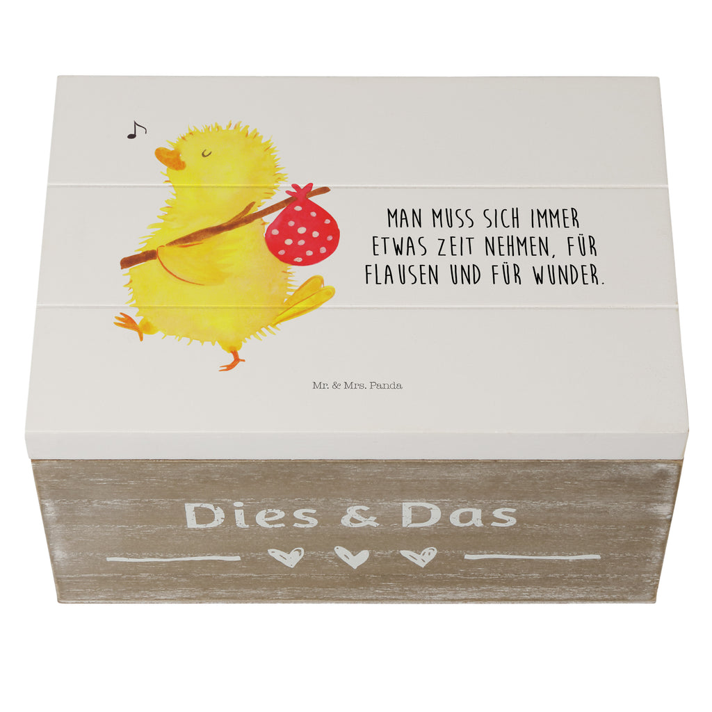 Holzkiste Küken Wanderer Holzkiste, Kiste, Schatzkiste, Truhe, Schatulle, XXL, Erinnerungsbox, Erinnerungskiste, Dekokiste, Aufbewahrungsbox, Ostern, Osterhase, Ostergeschenke, Osternest, Osterdeko, Geschenk zu Ostern, Küken, Osterei, Ostereier, Ei, Frühlingsgefühle, Freude, Grüße, liebe Grüße, Frohe Ostern, Ostergrüße, Flausen, Wunder, Reisen, Weltenbummler, Zeit, Zeitmanagement, Backpacker