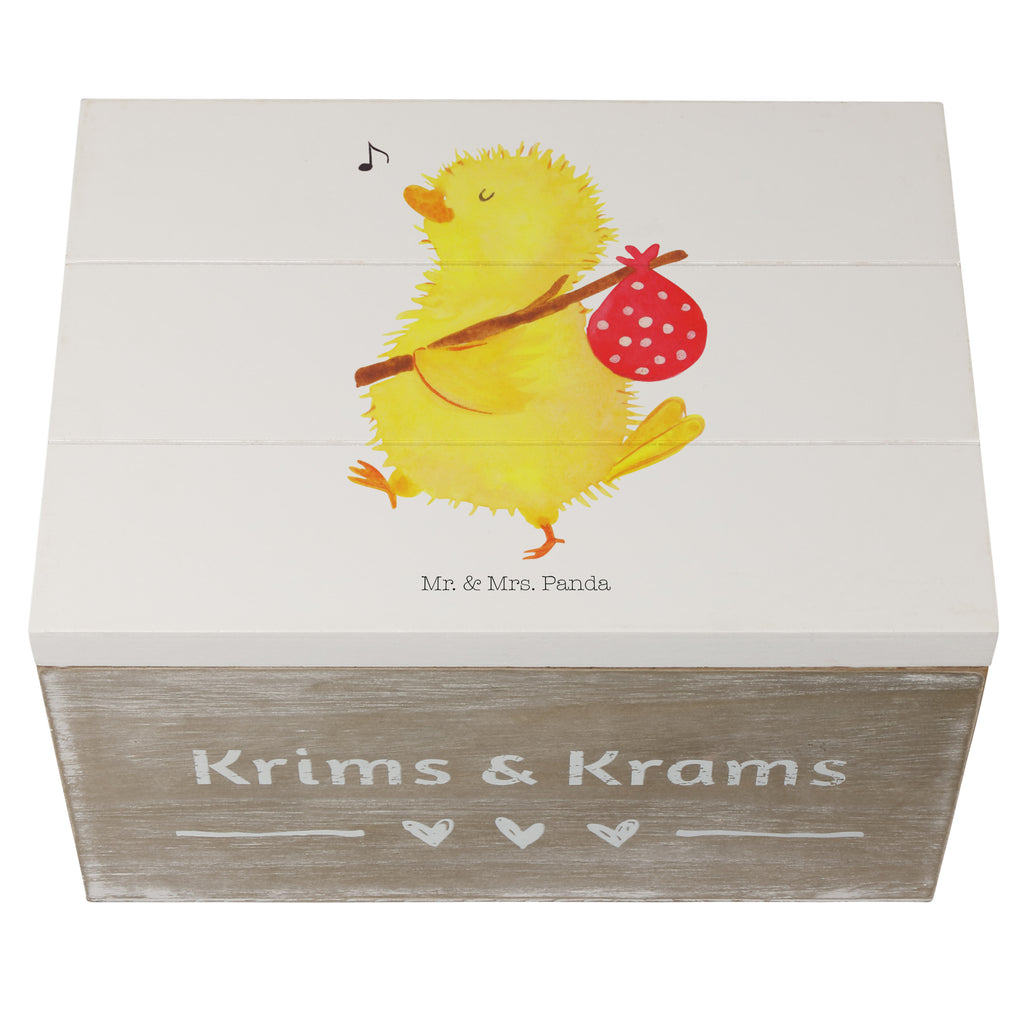 Holzkiste Küken Wanderer Holzkiste, Kiste, Schatzkiste, Truhe, Schatulle, XXL, Erinnerungsbox, Erinnerungskiste, Dekokiste, Aufbewahrungsbox, Ostern, Osterhase, Ostergeschenke, Osternest, Osterdeko, Geschenk zu Ostern, Küken, Osterei, Ostereier, Ei, Frühlingsgefühle, Freude, Grüße, liebe Grüße, Frohe Ostern, Ostergrüße, Flausen, Wunder, Reisen, Weltenbummler, Zeit, Zeitmanagement, Backpacker