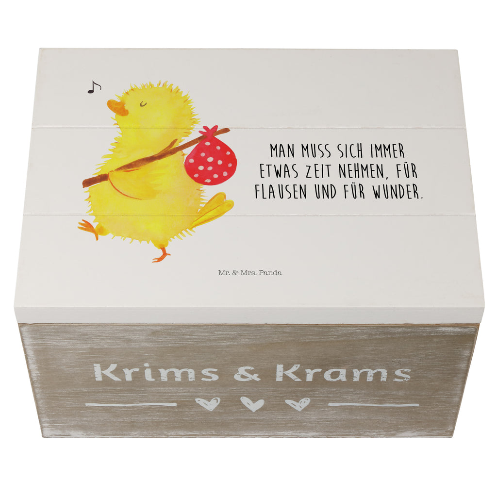 Holzkiste Küken Wanderer Holzkiste, Kiste, Schatzkiste, Truhe, Schatulle, XXL, Erinnerungsbox, Erinnerungskiste, Dekokiste, Aufbewahrungsbox, Ostern, Osterhase, Ostergeschenke, Osternest, Osterdeko, Geschenk zu Ostern, Küken, Osterei, Ostereier, Ei, Frühlingsgefühle, Freude, Grüße, liebe Grüße, Frohe Ostern, Ostergrüße, Flausen, Wunder, Reisen, Weltenbummler, Zeit, Zeitmanagement, Backpacker