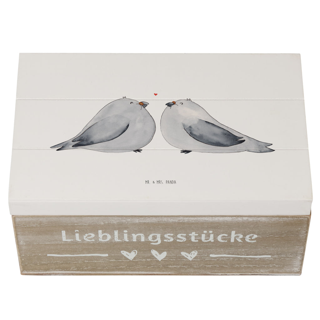 Holzkiste Turteltauben Liebe Holzkiste, Kiste, Schatzkiste, Truhe, Schatulle, XXL, Erinnerungsbox, Erinnerungskiste, Dekokiste, Aufbewahrungsbox, Liebe, Partner, Freund, Freundin, Ehemann, Ehefrau, Heiraten, Verlobung, Heiratsantrag, Liebesgeschenk, Jahrestag, Hocheitstag, Turteltauben, Turteltäubchen, Tauben, Verliebt, Verlobt, Verheiratet, Geschenk Freundin, Geschenk Freund, Liebesbeweis, Hochzeitstag, Geschenk Hochzeit