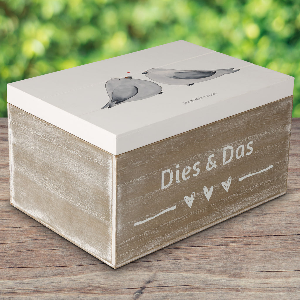 Holzkiste Turteltauben Liebe Holzkiste, Kiste, Schatzkiste, Truhe, Schatulle, XXL, Erinnerungsbox, Erinnerungskiste, Dekokiste, Aufbewahrungsbox, Liebe, Partner, Freund, Freundin, Ehemann, Ehefrau, Heiraten, Verlobung, Heiratsantrag, Liebesgeschenk, Jahrestag, Hocheitstag, Turteltauben, Turteltäubchen, Tauben, Verliebt, Verlobt, Verheiratet, Geschenk Freundin, Geschenk Freund, Liebesbeweis, Hochzeitstag, Geschenk Hochzeit