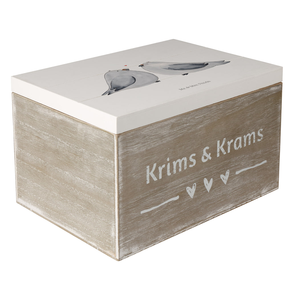 Holzkiste Turteltauben Liebe Holzkiste, Kiste, Schatzkiste, Truhe, Schatulle, XXL, Erinnerungsbox, Erinnerungskiste, Dekokiste, Aufbewahrungsbox, Liebe, Partner, Freund, Freundin, Ehemann, Ehefrau, Heiraten, Verlobung, Heiratsantrag, Liebesgeschenk, Jahrestag, Hocheitstag, Turteltauben, Turteltäubchen, Tauben, Verliebt, Verlobt, Verheiratet, Geschenk Freundin, Geschenk Freund, Liebesbeweis, Hochzeitstag, Geschenk Hochzeit