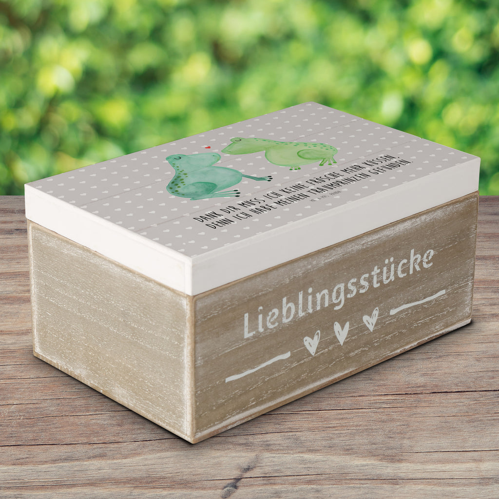 Holzkiste Frosch Liebe Holzkiste, Kiste, Schatzkiste, Truhe, Schatulle, XXL, Erinnerungsbox, Erinnerungskiste, Dekokiste, Aufbewahrungsbox, Liebe, Partner, Freund, Freundin, Ehemann, Ehefrau, Heiraten, Verlobung, Heiratsantrag, Liebesgeschenk, Jahrestag, Hocheitstag, Verliebt, Verlobt, Verheiratet, Geschenk Freundin, Geschenk Freund, Liebesbeweis, Hochzeitstag, Geschenk Hochzeit, Frosch, Frösche, Froschkönig, Fröschchen