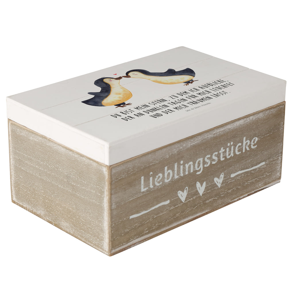 Holzkiste Pinguin Liebe Holzkiste, Kiste, Schatzkiste, Truhe, Schatulle, XXL, Erinnerungsbox, Erinnerungskiste, Dekokiste, Aufbewahrungsbox, Liebe, Partner, Freund, Freundin, Ehemann, Ehefrau, Heiraten, Verlobung, Heiratsantrag, Liebesgeschenk, Jahrestag, Hocheitstag, Pinguin, Pinguine, Pinguin Paar, Pinguinpaar, Pinguin Liebe, Paar, Pärchen. Liebespaar, Liebesbeweis, Liebesspruch, Hochzeitstag, Geschenk Freund, Geschenk Freundin, Verlobte, Verlobter, Love, Geschenk Hochzeitstag, Geschenkidee, Hochzeit, Gastgeschenk