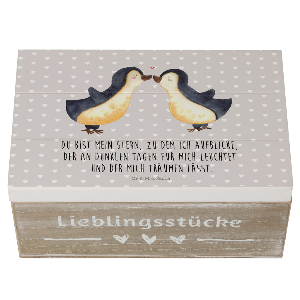 Holzkiste Pinguin Liebe Holzkiste, Kiste, Schatzkiste, Truhe, Schatulle, XXL, Erinnerungsbox, Erinnerungskiste, Dekokiste, Aufbewahrungsbox, Liebe, Partner, Freund, Freundin, Ehemann, Ehefrau, Heiraten, Verlobung, Heiratsantrag, Liebesgeschenk, Jahrestag, Hocheitstag, Pinguin, Pinguine, Pinguin Paar, Pinguinpaar, Pinguin Liebe, Paar, Pärchen. Liebespaar, Liebesbeweis, Liebesspruch, Hochzeitstag, Geschenk Freund, Geschenk Freundin, Verlobte, Verlobter, Love, Geschenk Hochzeitstag, Geschenkidee, Hochzeit, Gastgeschenk