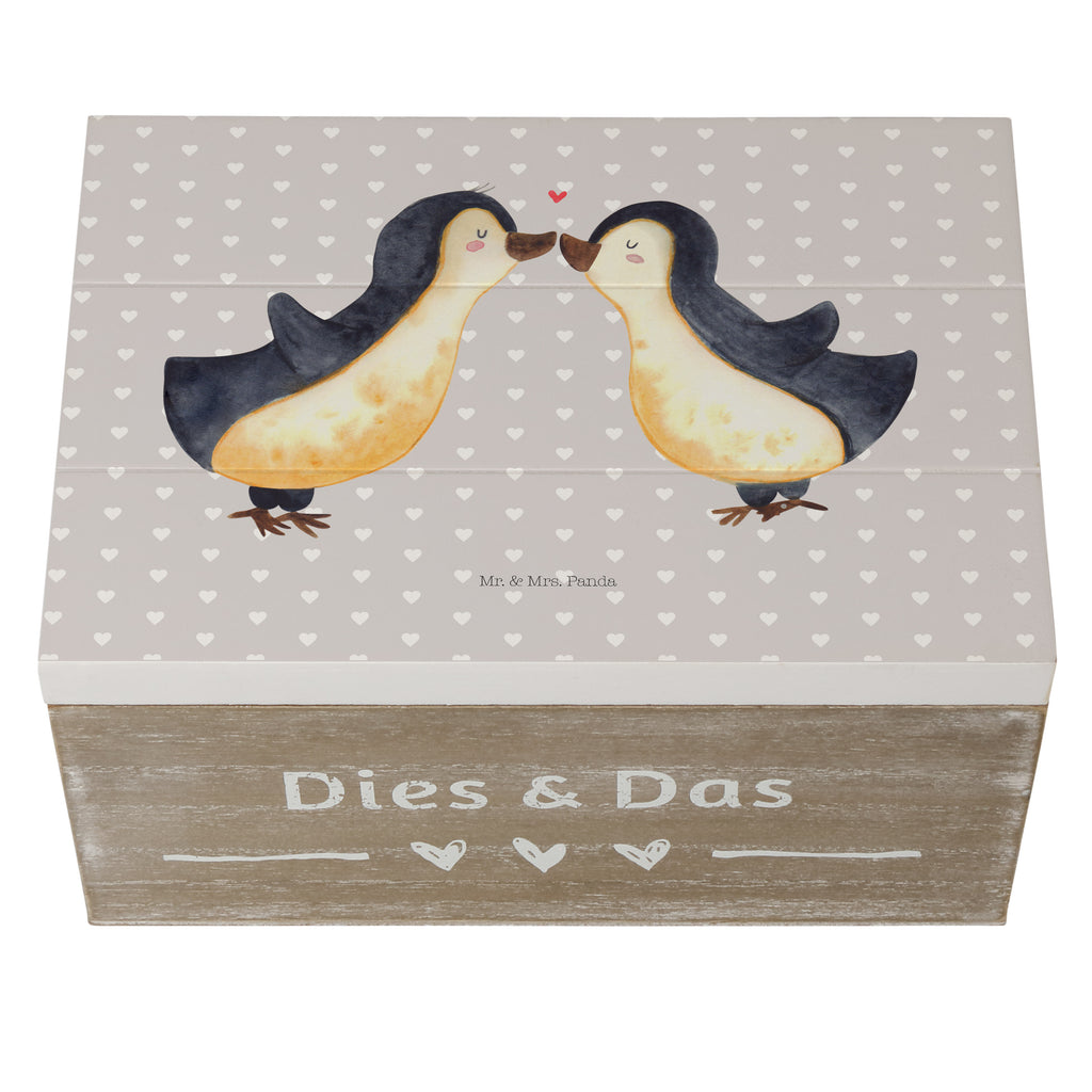 Holzkiste Pinguin Liebe Holzkiste, Kiste, Schatzkiste, Truhe, Schatulle, XXL, Erinnerungsbox, Erinnerungskiste, Dekokiste, Aufbewahrungsbox, Liebe, Partner, Freund, Freundin, Ehemann, Ehefrau, Heiraten, Verlobung, Heiratsantrag, Liebesgeschenk, Jahrestag, Hocheitstag, Pinguin, Pinguine, Pinguin Paar, Pinguinpaar, Pinguin Liebe, Paar, Pärchen. Liebespaar, Liebesbeweis, Liebesspruch, Hochzeitstag, Geschenk Freund, Geschenk Freundin, Verlobte, Verlobter, Love, Geschenk Hochzeitstag, Geschenkidee, Hochzeit, Gastgeschenk