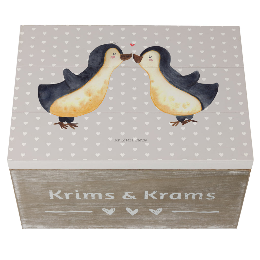 Holzkiste Pinguin Liebe Holzkiste, Kiste, Schatzkiste, Truhe, Schatulle, XXL, Erinnerungsbox, Erinnerungskiste, Dekokiste, Aufbewahrungsbox, Liebe, Partner, Freund, Freundin, Ehemann, Ehefrau, Heiraten, Verlobung, Heiratsantrag, Liebesgeschenk, Jahrestag, Hocheitstag, Pinguin, Pinguine, Pinguin Paar, Pinguinpaar, Pinguin Liebe, Paar, Pärchen. Liebespaar, Liebesbeweis, Liebesspruch, Hochzeitstag, Geschenk Freund, Geschenk Freundin, Verlobte, Verlobter, Love, Geschenk Hochzeitstag, Geschenkidee, Hochzeit, Gastgeschenk