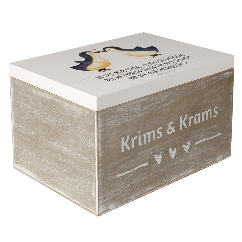 Holzkiste Pinguin Liebe Holzkiste, Kiste, Schatzkiste, Truhe, Schatulle, XXL, Erinnerungsbox, Erinnerungskiste, Dekokiste, Aufbewahrungsbox, Liebe, Partner, Freund, Freundin, Ehemann, Ehefrau, Heiraten, Verlobung, Heiratsantrag, Liebesgeschenk, Jahrestag, Hocheitstag, Pinguin, Pinguine, Pinguin Paar, Pinguinpaar, Pinguin Liebe, Paar, Pärchen. Liebespaar, Liebesbeweis, Liebesspruch, Hochzeitstag, Geschenk Freund, Geschenk Freundin, Verlobte, Verlobter, Love, Geschenk Hochzeitstag, Geschenkidee, Hochzeit, Gastgeschenk