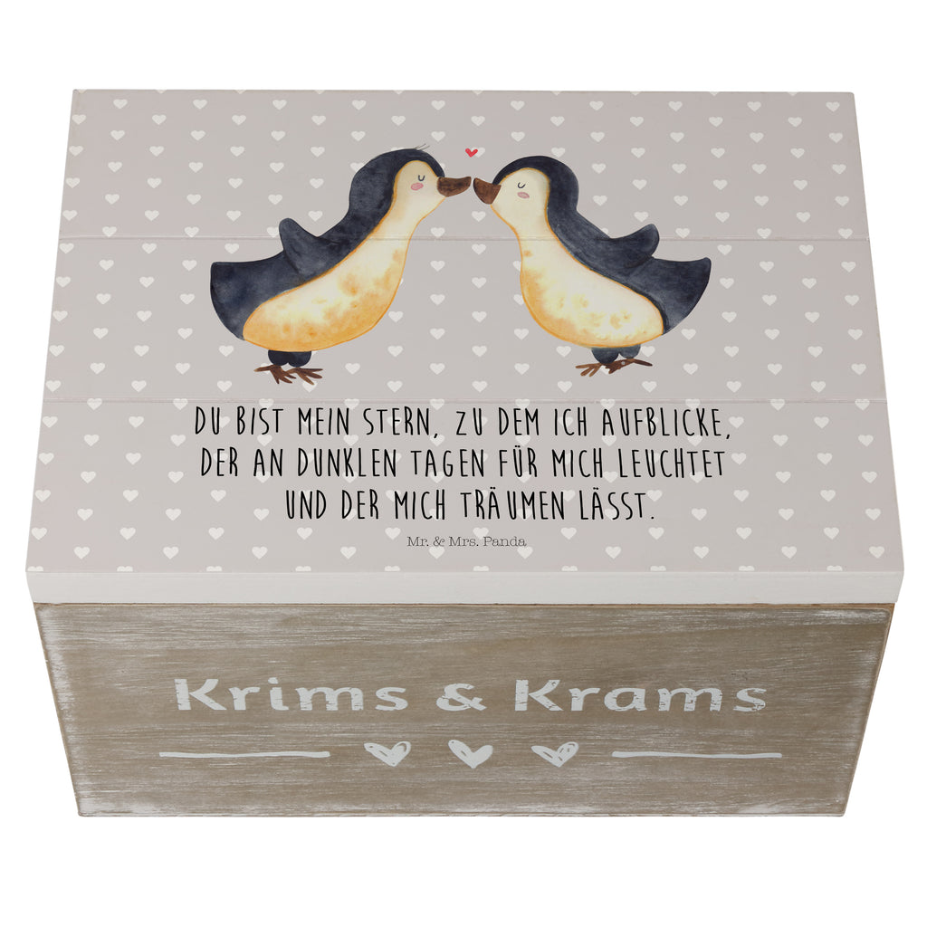 Holzkiste Pinguin Liebe Holzkiste, Kiste, Schatzkiste, Truhe, Schatulle, XXL, Erinnerungsbox, Erinnerungskiste, Dekokiste, Aufbewahrungsbox, Liebe, Partner, Freund, Freundin, Ehemann, Ehefrau, Heiraten, Verlobung, Heiratsantrag, Liebesgeschenk, Jahrestag, Hocheitstag, Pinguin, Pinguine, Pinguin Paar, Pinguinpaar, Pinguin Liebe, Paar, Pärchen. Liebespaar, Liebesbeweis, Liebesspruch, Hochzeitstag, Geschenk Freund, Geschenk Freundin, Verlobte, Verlobter, Love, Geschenk Hochzeitstag, Geschenkidee, Hochzeit, Gastgeschenk