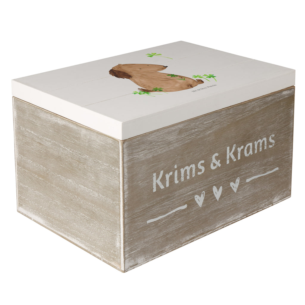 Holzkiste Hund Kleeblatt Holzkiste, Kiste, Schatzkiste, Truhe, Schatulle, XXL, Erinnerungsbox, Erinnerungskiste, Dekokiste, Aufbewahrungsbox, Hund, Hundemotiv, Haustier, Hunderasse, Tierliebhaber, Hundebesitzer, Sprüche, Kleeblatt, Glück, Tagträume, Motivation, Neuanfang, Geschenk, Glücksbringer, Selbstliebe, Achtsamkeit