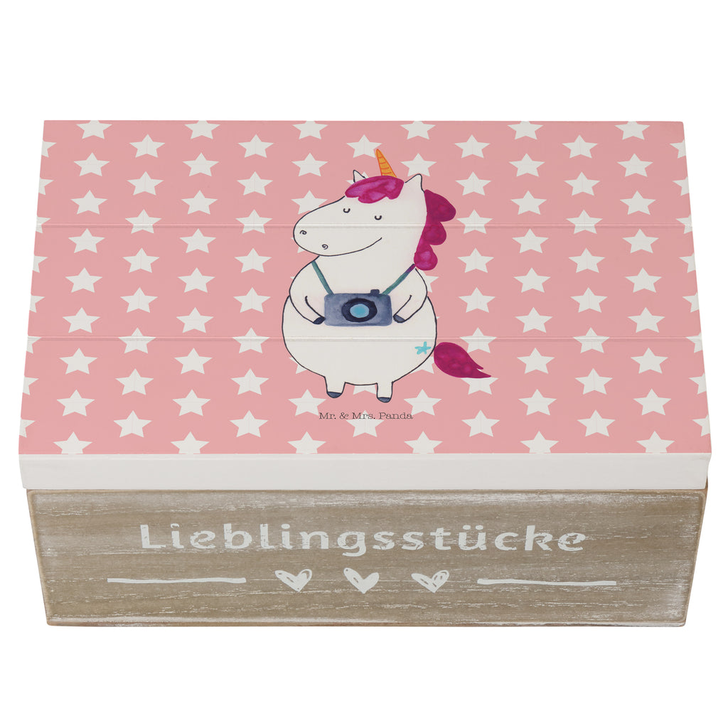 Holzkiste Einhorn Fotograf Holzkiste, Kiste, Schatzkiste, Truhe, Schatulle, XXL, Erinnerungsbox, Erinnerungskiste, Dekokiste, Aufbewahrungsbox, Einhorn, Einhörner, Einhorn Deko, Pegasus, Unicorn, Fotograf, Fotografie, Kamera, Reisen, Weltreise, Weltenbummler, Urlaub, Tourist, Kurztrip, Reise, Städtereise