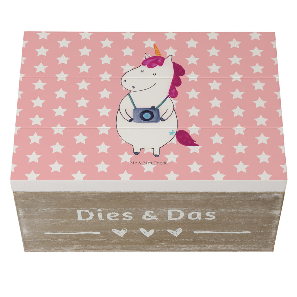Holzkiste Einhorn Fotograf Holzkiste, Kiste, Schatzkiste, Truhe, Schatulle, XXL, Erinnerungsbox, Erinnerungskiste, Dekokiste, Aufbewahrungsbox, Einhorn, Einhörner, Einhorn Deko, Pegasus, Unicorn, Fotograf, Fotografie, Kamera, Reisen, Weltreise, Weltenbummler, Urlaub, Tourist, Kurztrip, Reise, Städtereise