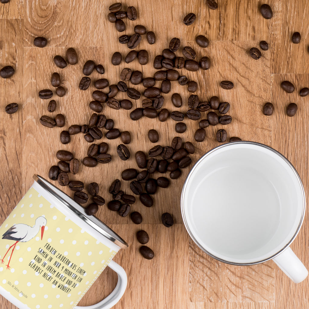 Camping Emaille Tasse Storch Campingtasse, Trinkbecher, Metalltasse, Outdoor Tasse, Emaille Trinkbecher, Blechtasse Outdoor, Emaille Campingbecher, Edelstahl Trinkbecher, Metalltasse für Camping, Kaffee Blechtasse, Camping Tasse Metall, Tiermotive, Gute Laune, lustige Sprüche, Tiere, Storch, Störche, Schwangerschaft, Geburt, Mutter, Mütter, Mutter werden, Schwanger, Babybauch, Baby