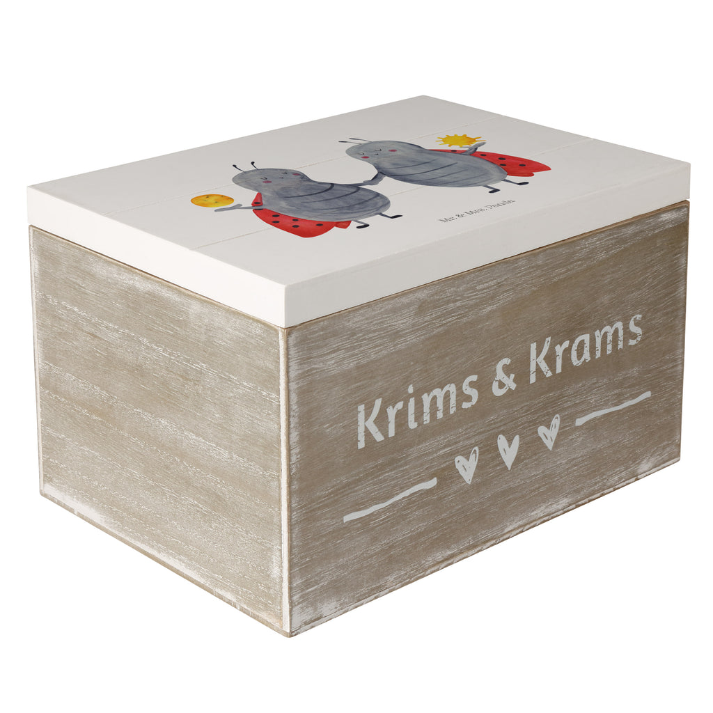 Holzkiste Sternzeichen Zwilling Holzkiste, Kiste, Schatzkiste, Truhe, Schatulle, XXL, Erinnerungsbox, Erinnerungskiste, Dekokiste, Aufbewahrungsbox, Tierkreiszeichen, Sternzeichen, Horoskop, Astrologie, Aszendent, Zwillinge, Zwilling Geschenk, Zwilling Sternzeichen, Geburtstag Mai, Geschenk Mai, Geschenk Juni, Marienkäfer, Glückskäfer, Zwillingsbruder, Zwillingsschwester