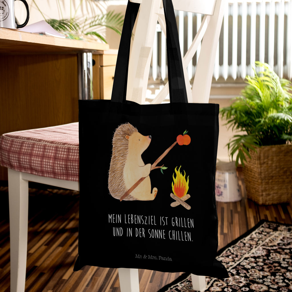 Tragetasche Igel grillt Beuteltasche, Beutel, Einkaufstasche, Jutebeutel, Stoffbeutel, Tiermotive, Gute Laune, lustige Sprüche, Tiere, Igel, Grillen, Ziele, Motivation, arbeitslos, Sinn des Lebens, Spruch