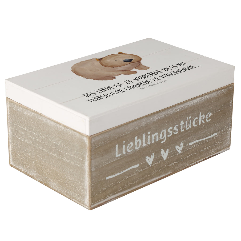 Holzkiste Wombat Holzkiste, Kiste, Schatzkiste, Truhe, Schatulle, XXL, Erinnerungsbox, Erinnerungskiste, Dekokiste, Aufbewahrungsbox, Tiermotive, Gute Laune, lustige Sprüche, Tiere, Wombat, Das Leben ist schön, Motivation, Spruch, Australien