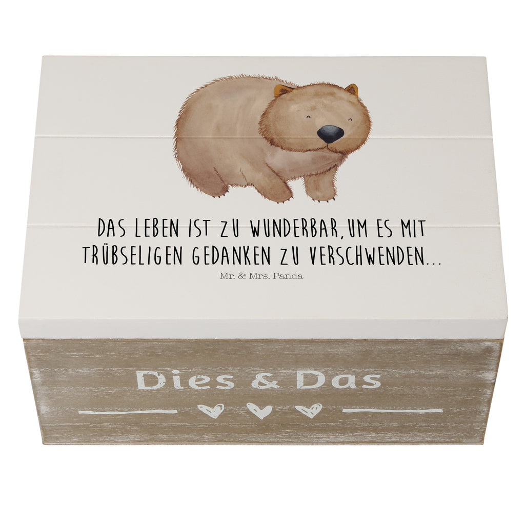 Holzkiste Wombat Holzkiste, Kiste, Schatzkiste, Truhe, Schatulle, XXL, Erinnerungsbox, Erinnerungskiste, Dekokiste, Aufbewahrungsbox, Tiermotive, Gute Laune, lustige Sprüche, Tiere, Wombat, Das Leben ist schön, Motivation, Spruch, Australien