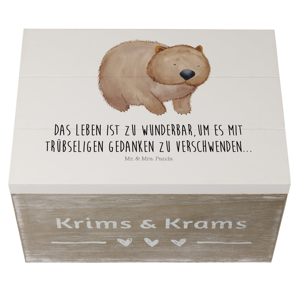 Holzkiste Wombat Holzkiste, Kiste, Schatzkiste, Truhe, Schatulle, XXL, Erinnerungsbox, Erinnerungskiste, Dekokiste, Aufbewahrungsbox, Tiermotive, Gute Laune, lustige Sprüche, Tiere, Wombat, Das Leben ist schön, Motivation, Spruch, Australien