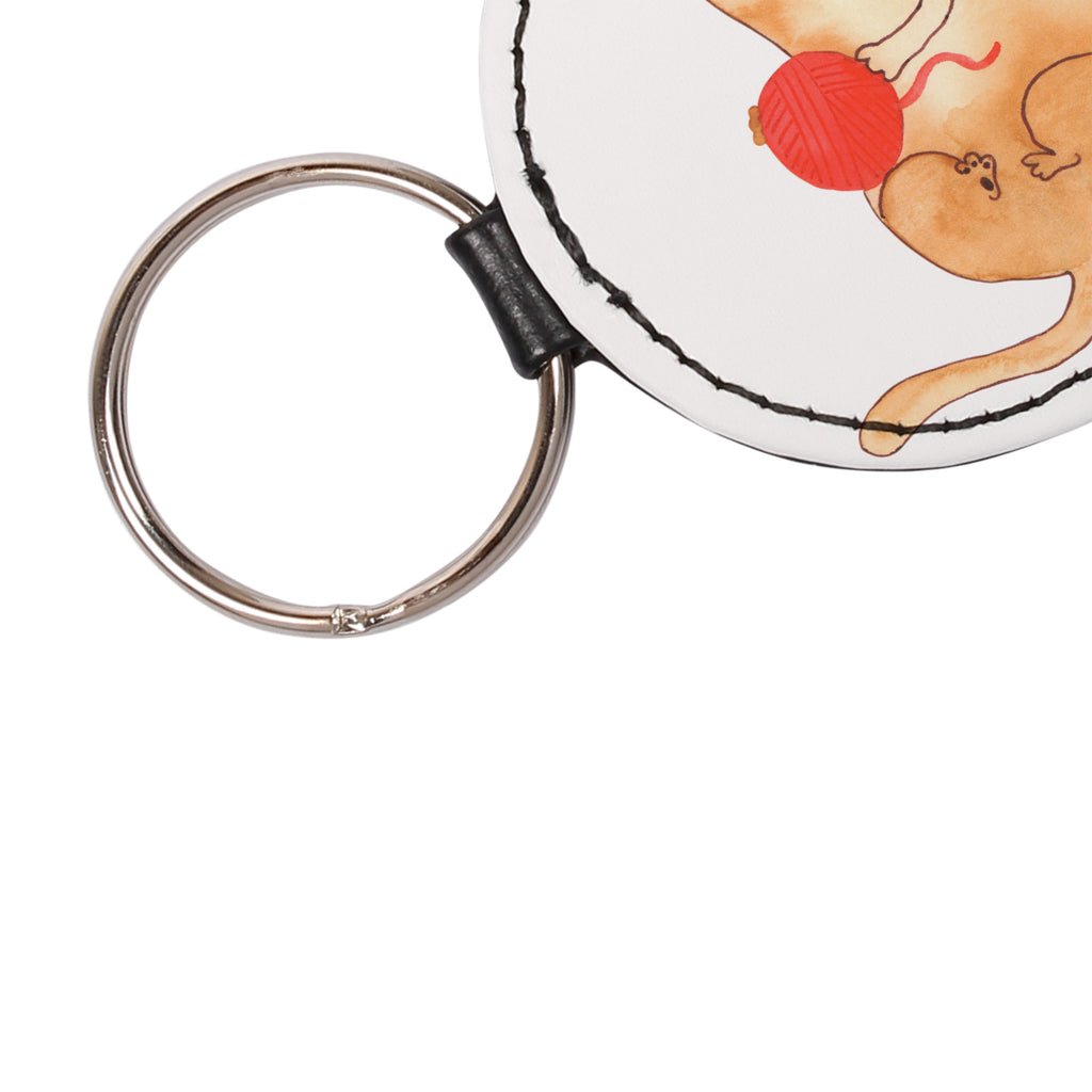 Rund Schlüsselanhänger Katzen Wollknäul Schlüsselanhänger, Anhänger, Taschenanhänger, Glücksbringer, Schutzengel, Katze, Katzenmotiv, Katzenfan, Katzendeko, Katzenfreund, Katzenliebhaber, Katzenprodukte, Katzenartikel, Katzenaccessoires, Katzensouvenirs, Katzenliebhaberprodukte, Katzenmotive, Katzen, Kater, Mietze, Cat, Cats, Katzenhalter, Katzenbesitzerin, Haustier, Wollknäuel, Wolle, Spielen, Spiel, verspielt