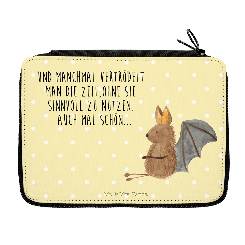 Federmappe Fledermaus sitzend Federmappe, Stiftetasche, Stifte Etui, Schule, Einschulung, Geschenk, Kind, Schüler, Schülerin, Stifterolle, Federmäppchen, Motiv, Grundschule, Federmäppchen bedruckt, Büro Stifte Etui, Bestückte Federmappe, Kinder Federmappe, Federmappe Einschulung, Tiermotive, Gute Laune, lustige Sprüche, Tiere, Fledermaus, Fledermäuse, Motivation, entspannen