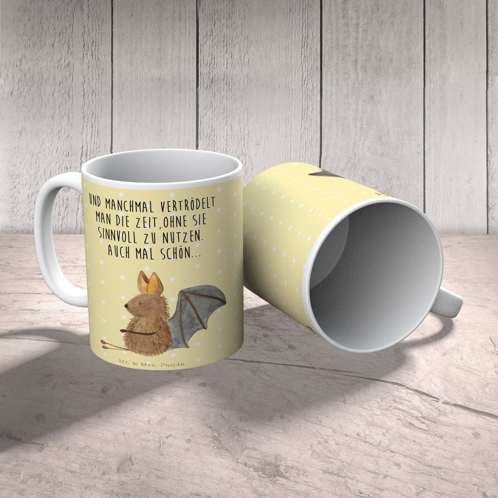 Tasse Fledermaus sitzend Fledermaus, Fledermäuse, Motivation, entspannen Becher, Kaffeetasse, Kaffeebecher, Tee, Frühstück, Büro  süße Tiermotive, gute Laune, lustige Sprüche, Tiere
