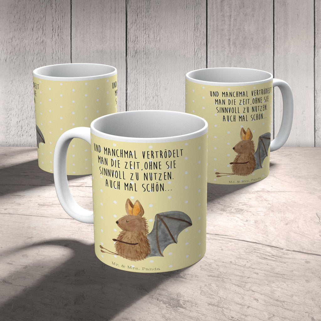 Tasse Fledermaus sitzend Fledermaus, Fledermäuse, Motivation, entspannen Becher, Kaffeetasse, Kaffeebecher, Tee, Frühstück, Büro  süße Tiermotive, gute Laune, lustige Sprüche, Tiere