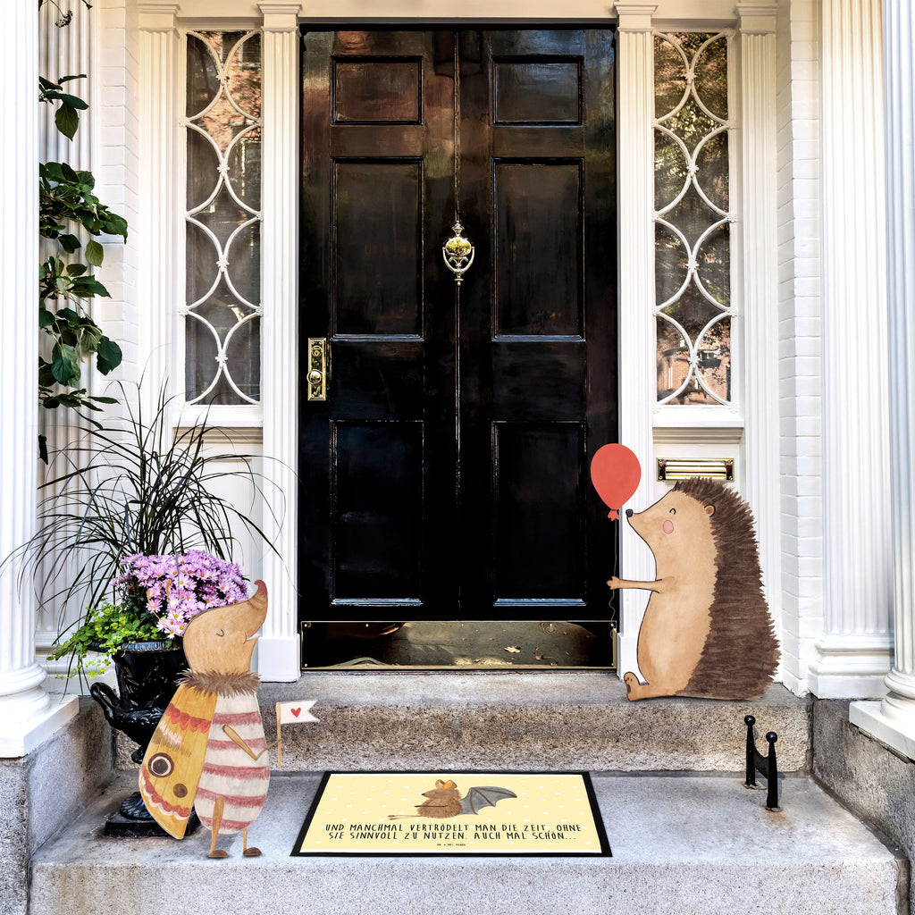 Fußmatte Fledermaus sitzend Fledermaus, Fledermäuse, Motivation, entspannen Türvorleger, Schmutzmatte, Fußabtreter, Matte, Schmutzfänger, Fußabstreifer, Schmutzfangmatte, Türmatte, Motivfußmatte,  Haustürmatte, Vorleger  süße Tiermotive, gute Laune, lustige Sprüche, Tiere