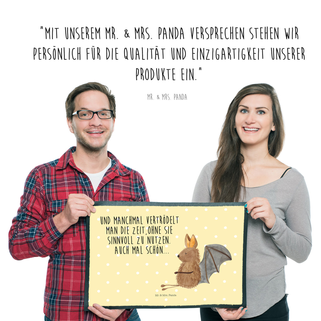 Fußmatte Fledermaus sitzend Fledermaus, Fledermäuse, Motivation, entspannen Türvorleger, Schmutzmatte, Fußabtreter, Matte, Schmutzfänger, Fußabstreifer, Schmutzfangmatte, Türmatte, Motivfußmatte,  Haustürmatte, Vorleger  süße Tiermotive, gute Laune, lustige Sprüche, Tiere