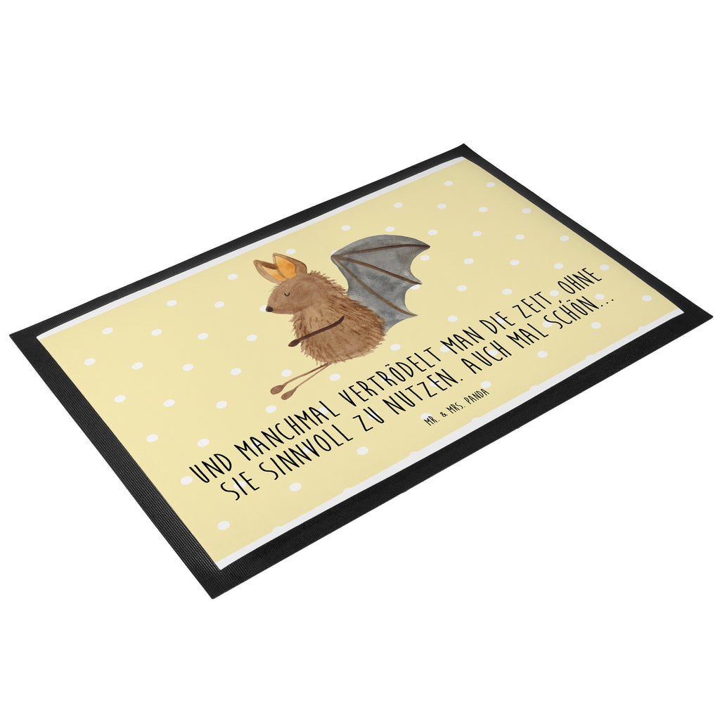 Fußmatte Fledermaus sitzend Fledermaus, Fledermäuse, Motivation, entspannen Türvorleger, Schmutzmatte, Fußabtreter, Matte, Schmutzfänger, Fußabstreifer, Schmutzfangmatte, Türmatte, Motivfußmatte,  Haustürmatte, Vorleger  süße Tiermotive, gute Laune, lustige Sprüche, Tiere