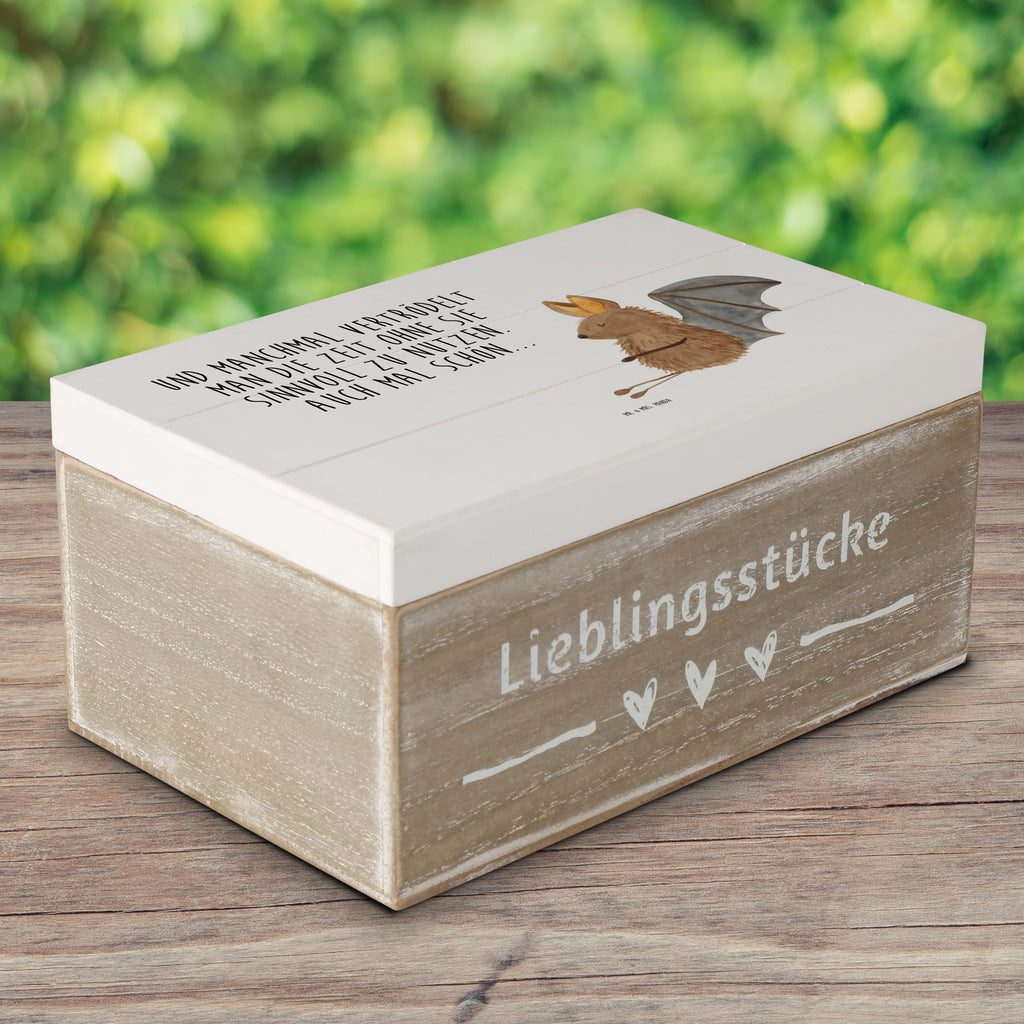 Holzkiste Fledermaus sitzend Holzkiste, Kiste, Schatzkiste, Truhe, Schatulle, XXL, Erinnerungsbox, Erinnerungskiste, Dekokiste, Aufbewahrungsbox, Tiermotive, Gute Laune, lustige Sprüche, Tiere, Fledermaus, Fledermäuse, Motivation, entspannen