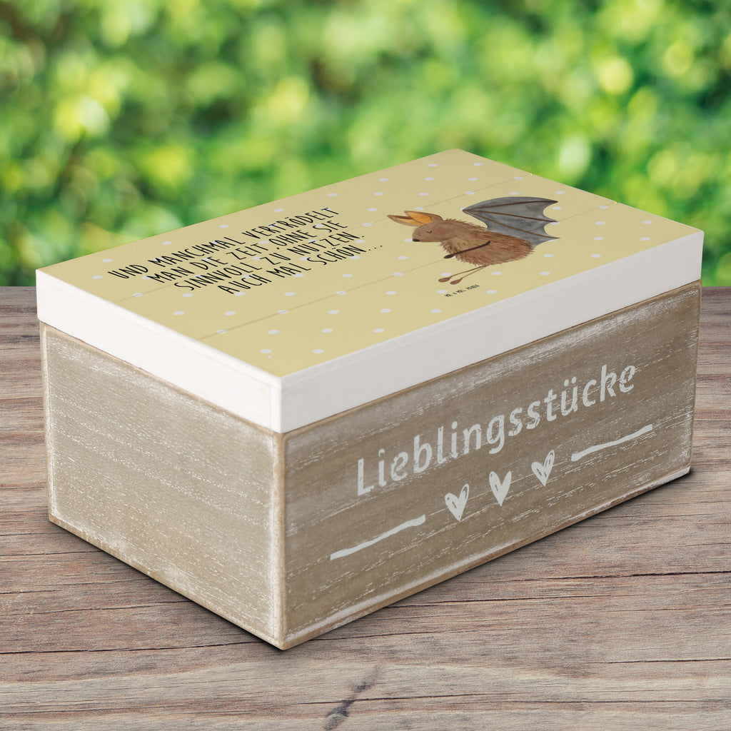 Holzkiste Fledermaus sitzend Holzkiste, Kiste, Schatzkiste, Truhe, Schatulle, XXL, Erinnerungsbox, Erinnerungskiste, Dekokiste, Aufbewahrungsbox, Tiermotive, Gute Laune, lustige Sprüche, Tiere, Fledermaus, Fledermäuse, Motivation, entspannen