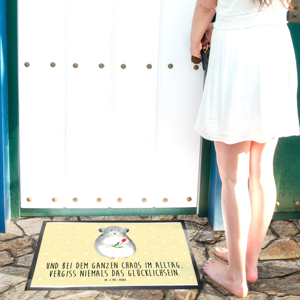 Fußmatte Chinchilla mit Blume Chinchilla, Chinchillas, Liebeskummer, Kummer, Depressionen, traurig sein, Chaos, Glücklichsein, Büro, Büroalltag Türvorleger, Schmutzmatte, Fußabtreter, Matte, Schmutzfänger, Fußabstreifer, Schmutzfangmatte, Türmatte, Motivfußmatte,  Haustürmatte, Vorleger  süße Tiermotive, gute Laune, lustige Sprüche, Tiere