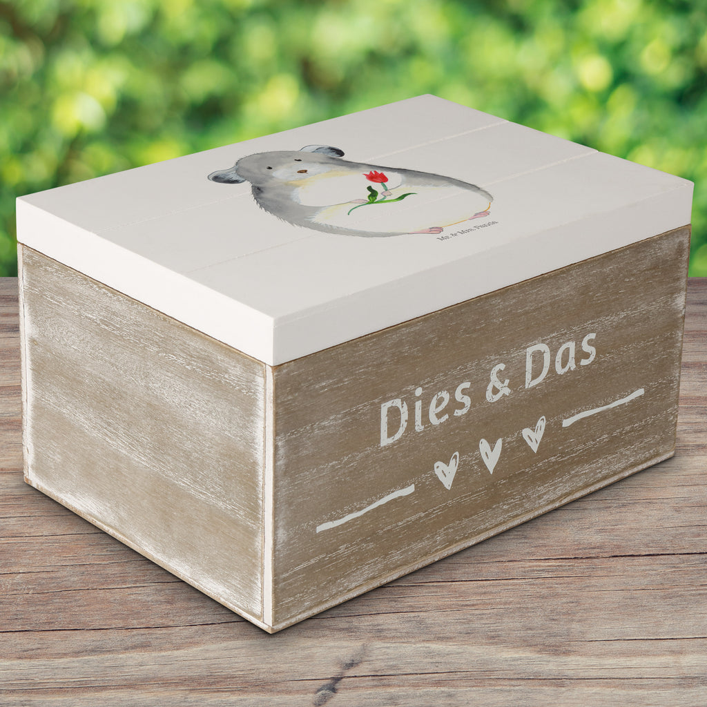 Holzkiste Chinchilla mit Blume Holzkiste, Kiste, Schatzkiste, Truhe, Schatulle, XXL, Erinnerungsbox, Erinnerungskiste, Dekokiste, Aufbewahrungsbox, Tiermotive, Gute Laune, lustige Sprüche, Tiere, Chinchilla, Chinchillas, Liebeskummer, Kummer, Depressionen, traurig sein, Chaos, Glücklichsein, Büro, Büroalltag