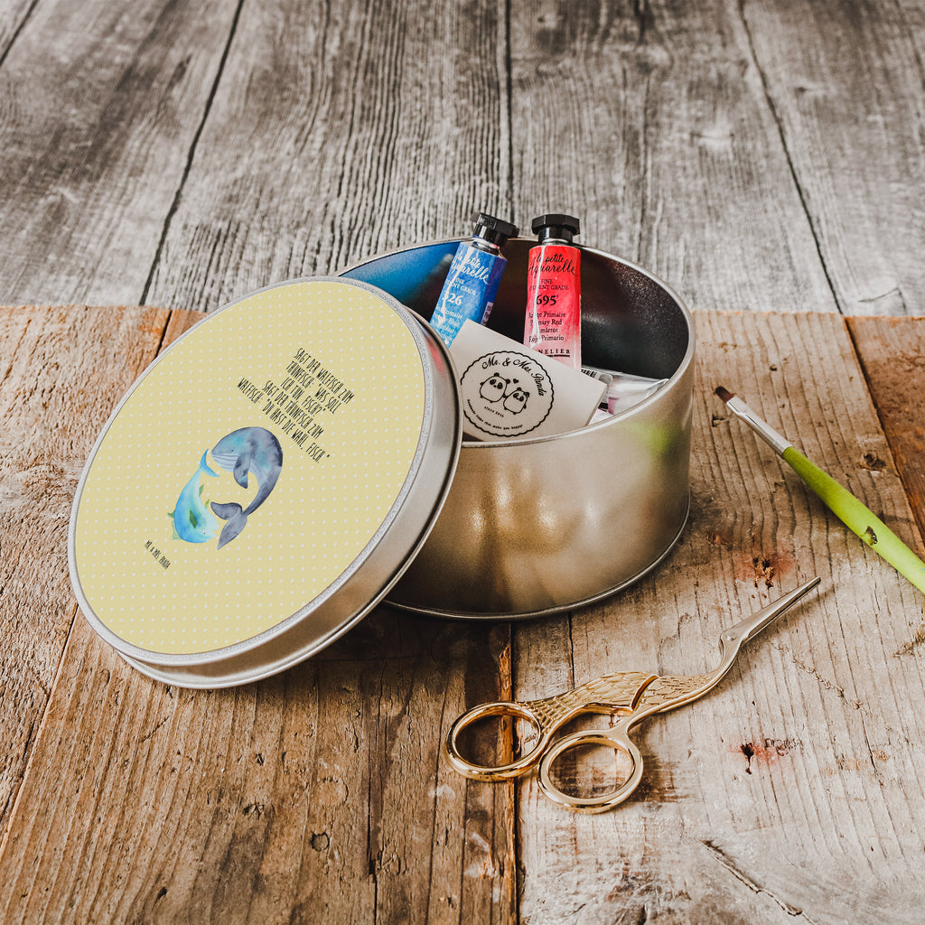 Blechdose rund Walfisch & Thunfisch Metalldose, Keksdose, Dose, Vorratsdose, Geschenkbox, Tiermotive, Gute Laune, lustige Sprüche, Tiere, Wal, Wahl, Tunfisch, Wortwitz lustig, Spruch lustig, Flachwitz, Witz, Spruch des Tages, Flachwitz Geschenk