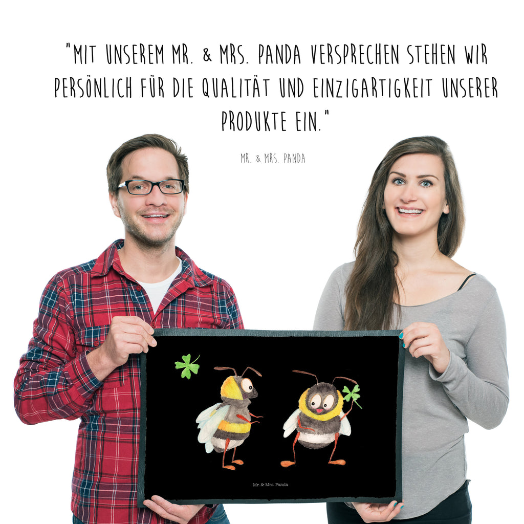 Fußmatte Hummeln mit Kleeblatt Hummel, Biene, Spruch positiv, Biene Deko, Spruch schön, glücklich sein, glücklich werden, Spruch fröhlich Türvorleger, Schmutzmatte, Fußabtreter, Matte, Schmutzfänger, Fußabstreifer, Schmutzfangmatte, Türmatte, Motivfußmatte,  Haustürmatte, Vorleger  süße Tiermotive, gute Laune, lustige Sprüche, Tiere