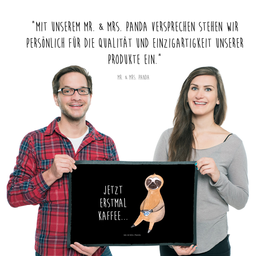 Fußmatte Faultier Kaffee Faultier, Faultiere, faul, Lieblingstier, Kaffee, erster Kaffee, Morgenmuffel, Frühaufsteher, Kaffeetasse, Genießer, Coffee, Kaffeegetränk Türvorleger, Schmutzmatte, Fußabtreter, Matte, Schmutzfänger, Fußabstreifer, Schmutzfangmatte, Türmatte, Motivfußmatte,  Haustürmatte, Vorleger  Faultier, Faultier Geschenk, Faultier Deko