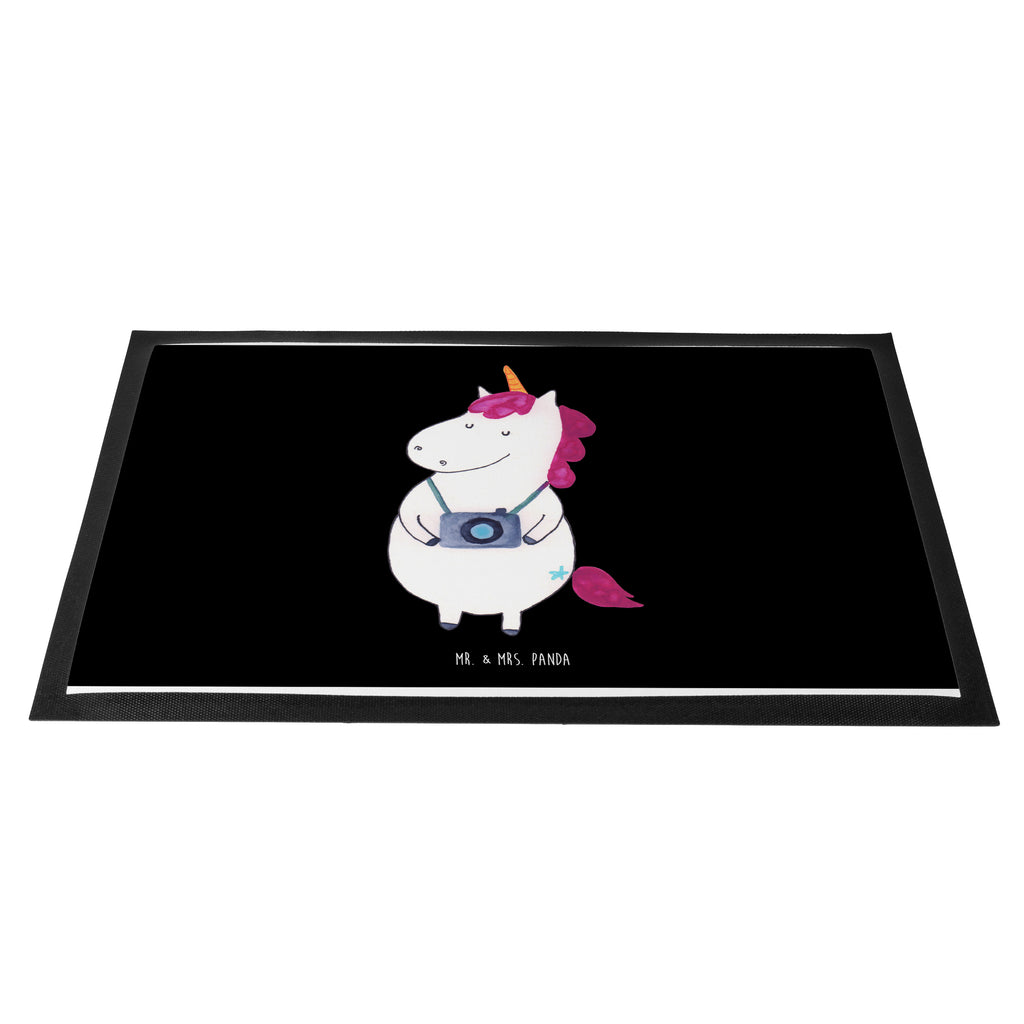 Fußmatte Einhorn Fotograf Einhorn, Einhörner, Unicorn, Fotograf, Fotografie, Kamera, Reisen, Weltreise, Weltenbummler, Urlaub, Tourist, Kurztrip, Reise, Städtereise Türvorleger, Schmutzmatte, Fußabtreter, Matte, Schmutzfänger, Fußabstreifer, Schmutzfangmatte, Türmatte, Motivfußmatte,  Haustürmatte, Vorleger  Einhorn, Einhörner, Einhorn Deko, Pegasus, Unicorn