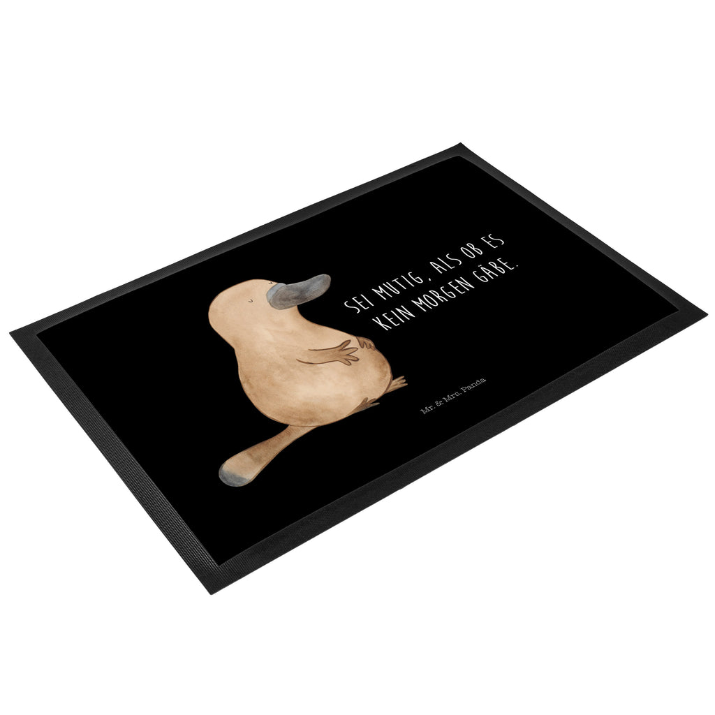 Fußmatte Schnabeltier mutig Schnabeltier, Mut, mutig, Lebensweisheit, Schnabeltiere, Motivation, Training, Büro, Arbeit, Neuanfang, Neustart, Weltreise, Raodtrip	 Türvorleger, Schmutzmatte, Fußabtreter, Matte, Schmutzfänger, Fußabstreifer, Schmutzfangmatte, Türmatte, Motivfußmatte,  Haustürmatte, Vorleger  Meerestiere, Meer, Urlaub