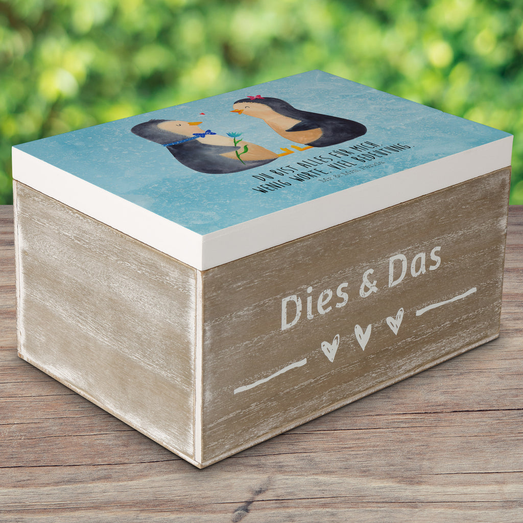 Holzkiste Pinguin Pärchen Holzkiste, Kiste, Schatzkiste, Truhe, Schatulle, XXL, Erinnerungsbox, Erinnerungskiste, Dekokiste, Aufbewahrungsbox, Pinguin, Pinguine, Liebe, Liebespaar, Liebesbeweis, Liebesgeschenk, Verlobung, Jahrestag, Hochzeitstag, Hochzeit, Hochzeitsgeschenk, große Liebe, Traumpaar