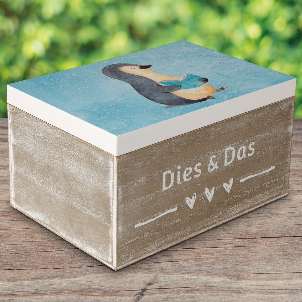 Holzkiste Pinguin Buch Holzkiste, Kiste, Schatzkiste, Truhe, Schatulle, XXL, Erinnerungsbox, Erinnerungskiste, Dekokiste, Aufbewahrungsbox, Pinguin, Pinguine, Buch, Lesen, Bücherwurm, Nichtstun, Faulenzen, Ferien, Urlaub, Freizeit