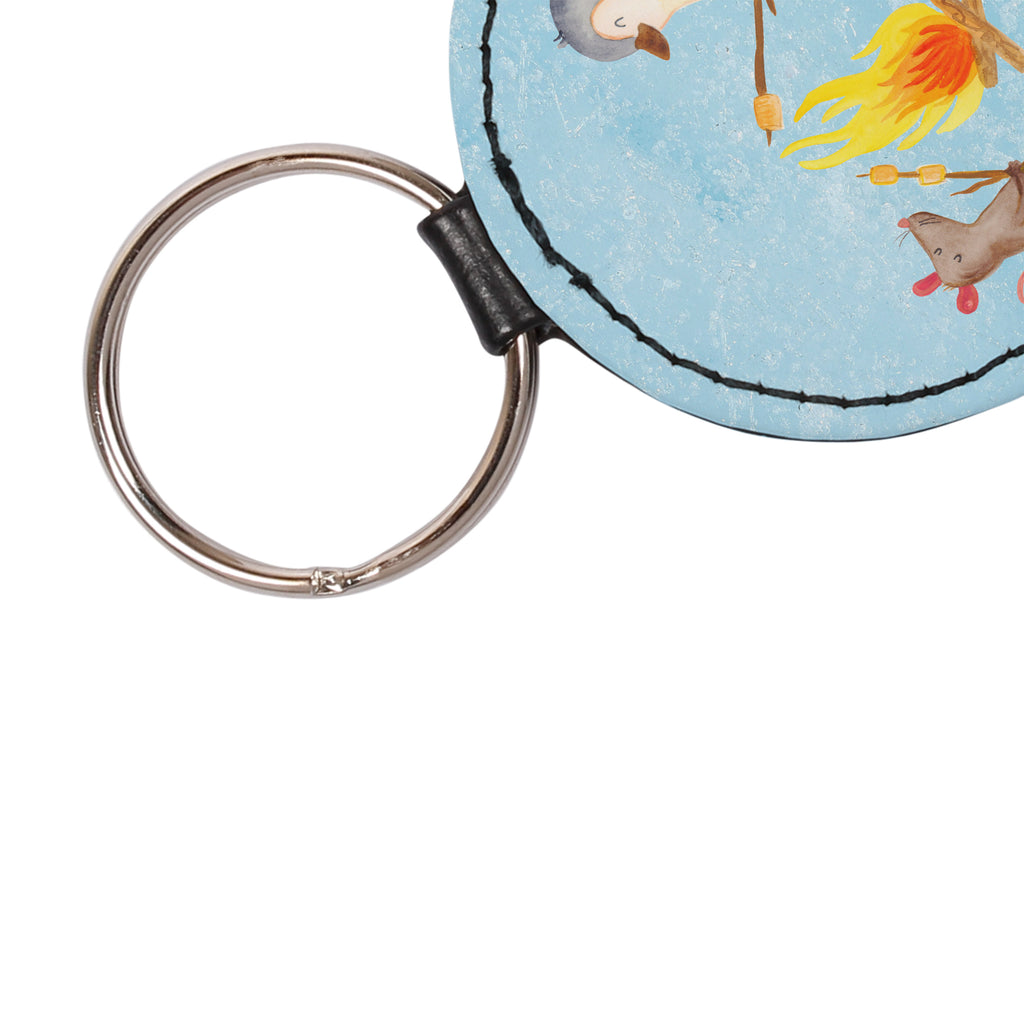 Rund Schlüsselanhänger Pinguin Lagerfeuer Schlüsselanhänger, Anhänger, Taschenanhänger, Glücksbringer, Schutzengel, Pinguin, Maus, Pinguine, Lagerfeuer, Leben, Arbeit, Job, Motivation, Büro, Büroalltag, Lebensspruch, Lebensmotivation, Neustart, Liebe, grillen, Feuer, Marshmallows