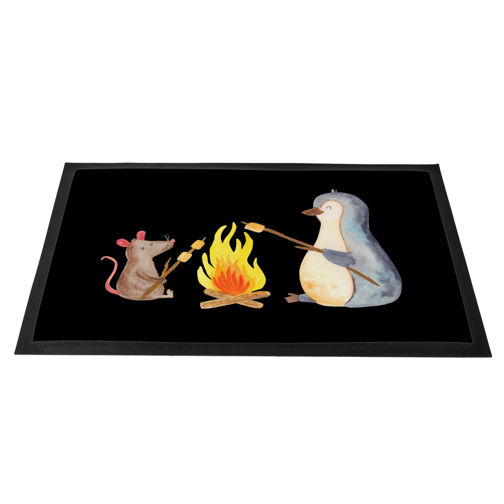 Fußmatte Pinguin Lagerfeuer Türvorleger, Schmutzmatte, Fußabtreter, Matte, Schmutzfänger, Fußabstreifer, Schmutzfangmatte, Türmatte, Motivfußmatte, Haustürmatte, Vorleger, Pinguin, Maus, Pinguine, Lagerfeuer, Leben, Arbeit, Job, Motivation, Büro, Büroalltag, Lebensspruch, Lebensmotivation, Neustart, Liebe, grillen, Feuer, Marshmallows