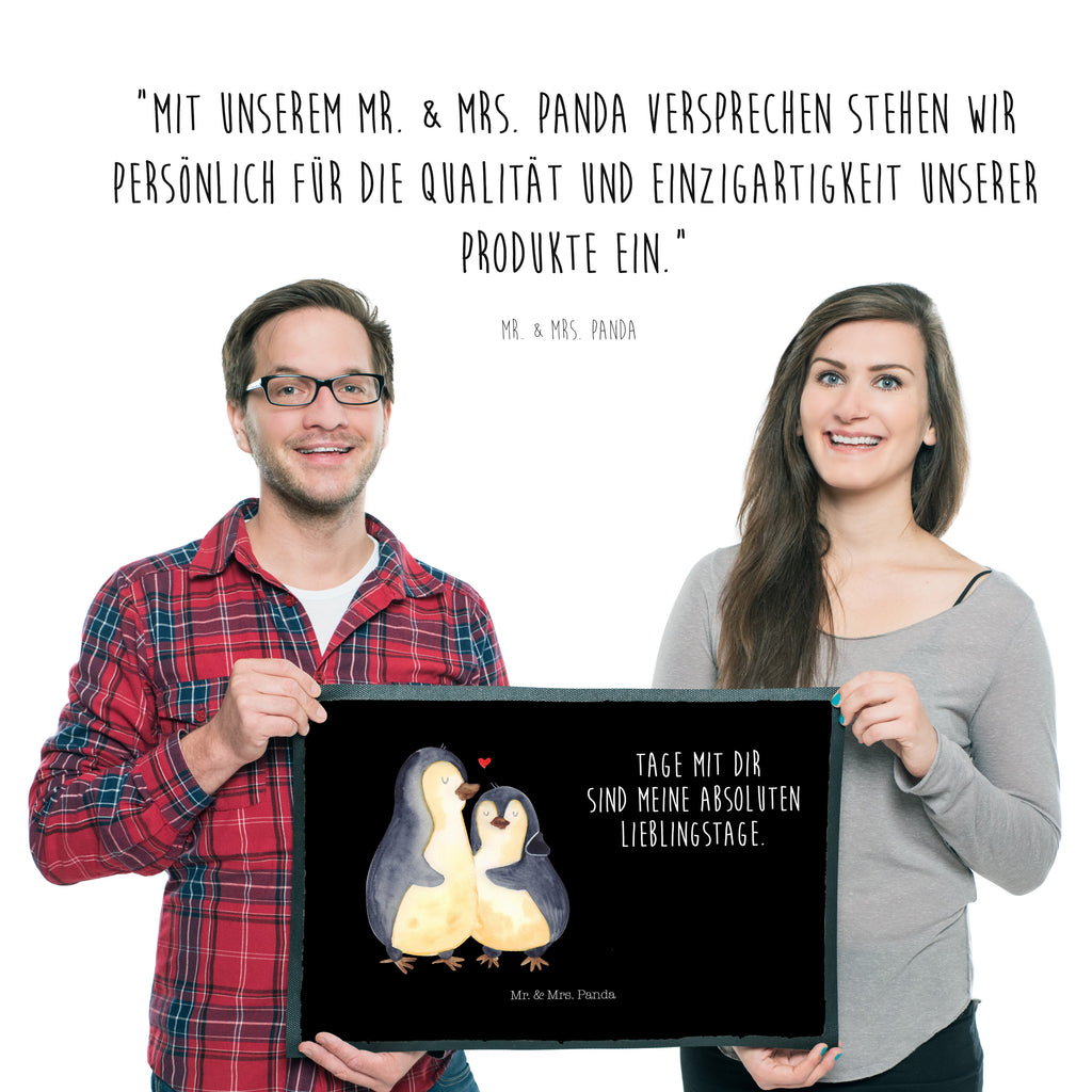 Fußmatte Pinguin umarmend Türvorleger, Schmutzmatte, Fußabtreter, Matte, Schmutzfänger, Fußabstreifer, Schmutzfangmatte, Türmatte, Motivfußmatte, Haustürmatte, Vorleger, Pinguin, Liebe, Liebespaar, Liebesbeweis, Liebesgeschenk, Verlobung, Jahrestag, Hochzeitstag, Hochzeit, Hochzeitsgeschenk