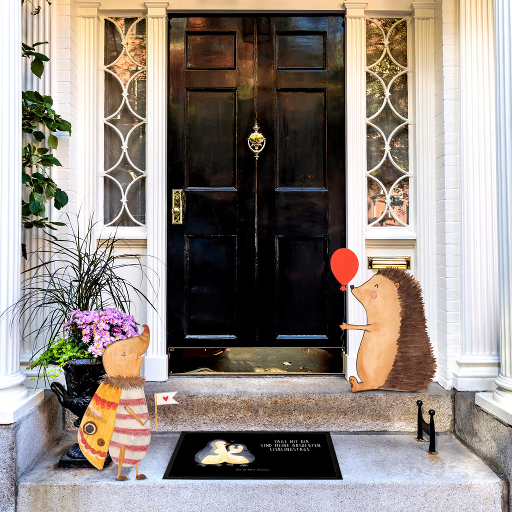 Fußmatte Pinguin umarmend Türvorleger, Schmutzmatte, Fußabtreter, Matte, Schmutzfänger, Fußabstreifer, Schmutzfangmatte, Türmatte, Motivfußmatte, Haustürmatte, Vorleger, Pinguin, Liebe, Liebespaar, Liebesbeweis, Liebesgeschenk, Verlobung, Jahrestag, Hochzeitstag, Hochzeit, Hochzeitsgeschenk